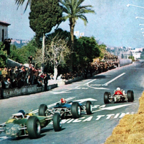 GP de Syracuse avec ses palmier au bord de la piste GP de Syracuse avec ses palmier au bord de la piste